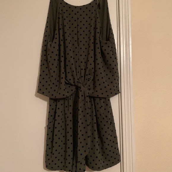 Hunter green and black polka dot romper sz… - Picture 5 of 7